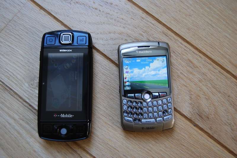 Illustration for article titled Sidekick LX Unboxing Gallery and Sidekick Sizemodo